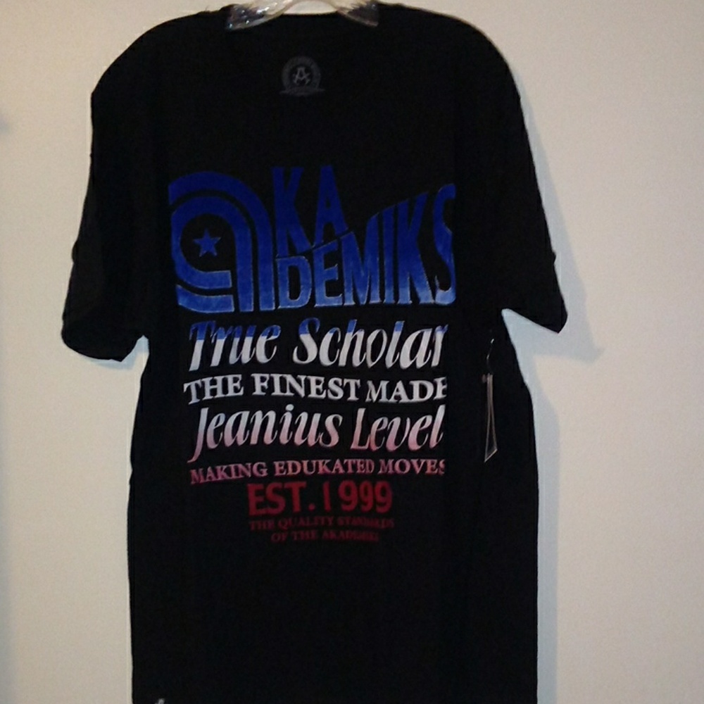 Akademiks Scholar Tee-NWT Size Large